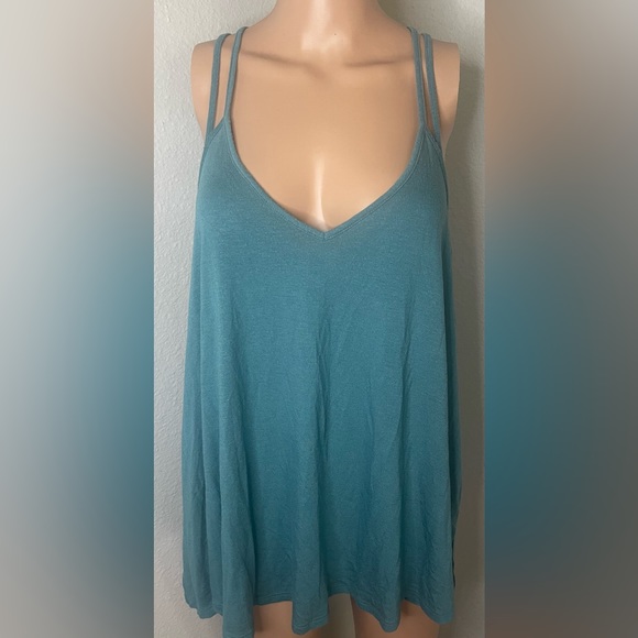 Set of 2, Women’s spaghetti strap tank tops. Size large - Picture 5 of 8